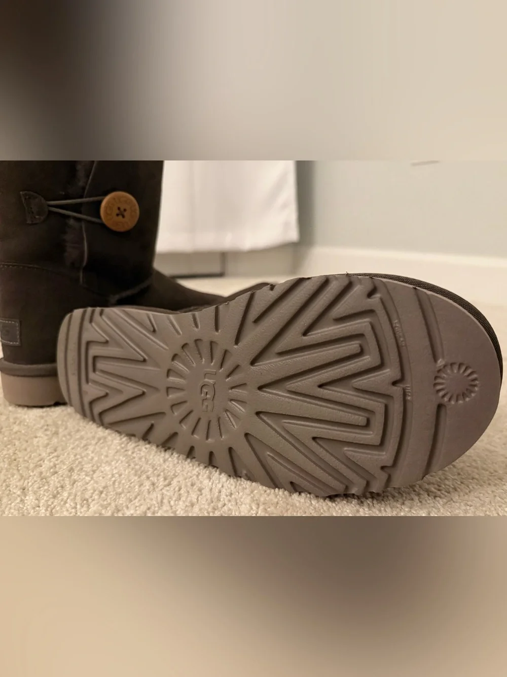 UGG Bailey Button II Boots Espresso Size 9